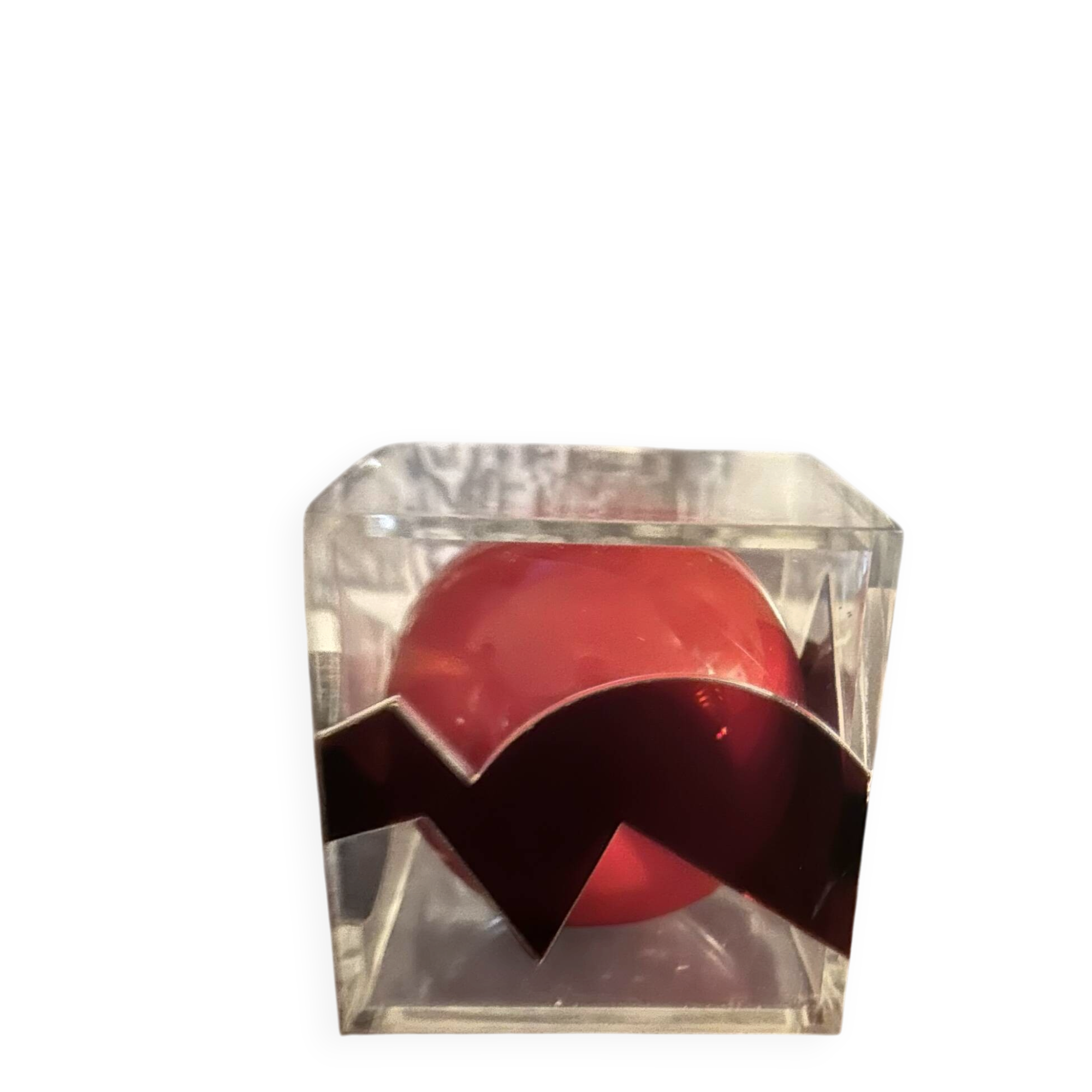 Sculpture en plexiglas cube et sphère rouge Luis Feito collab Citroën
