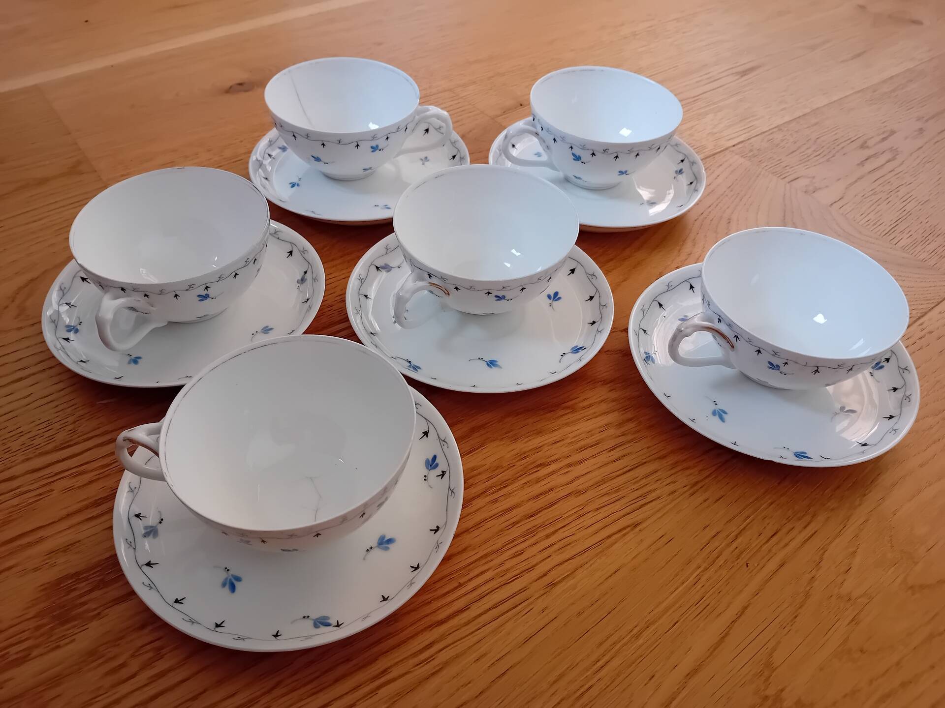 Set of porcelain cups from the late 19th century.