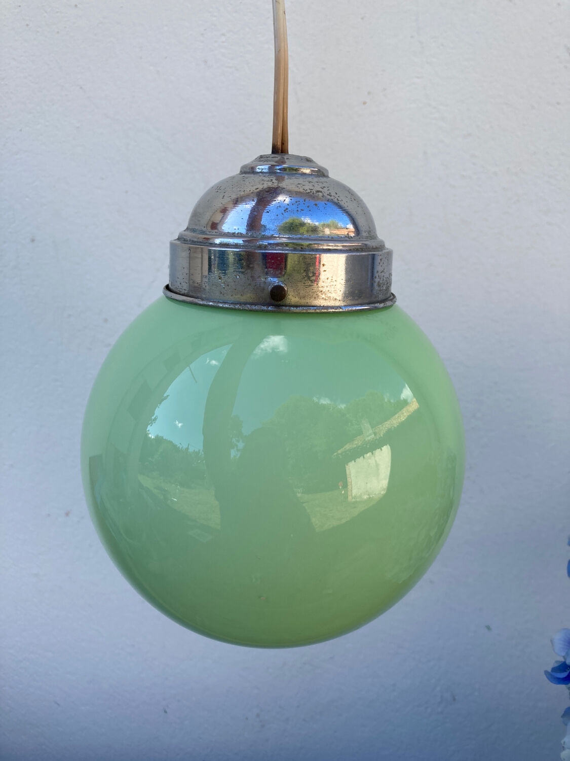 Suspension ball in art deco green glass 1930