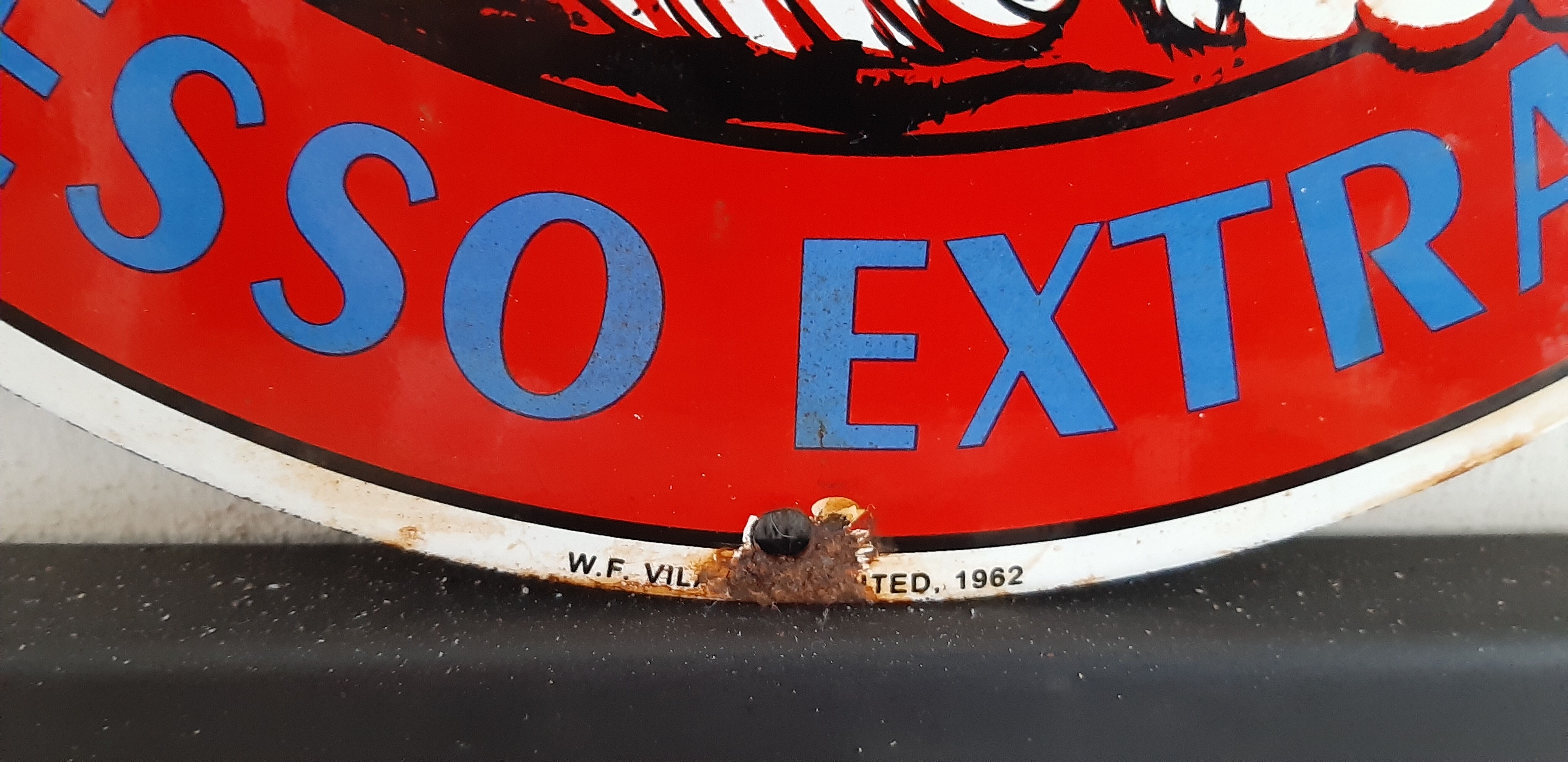 Enamelled plate ESSO 1962