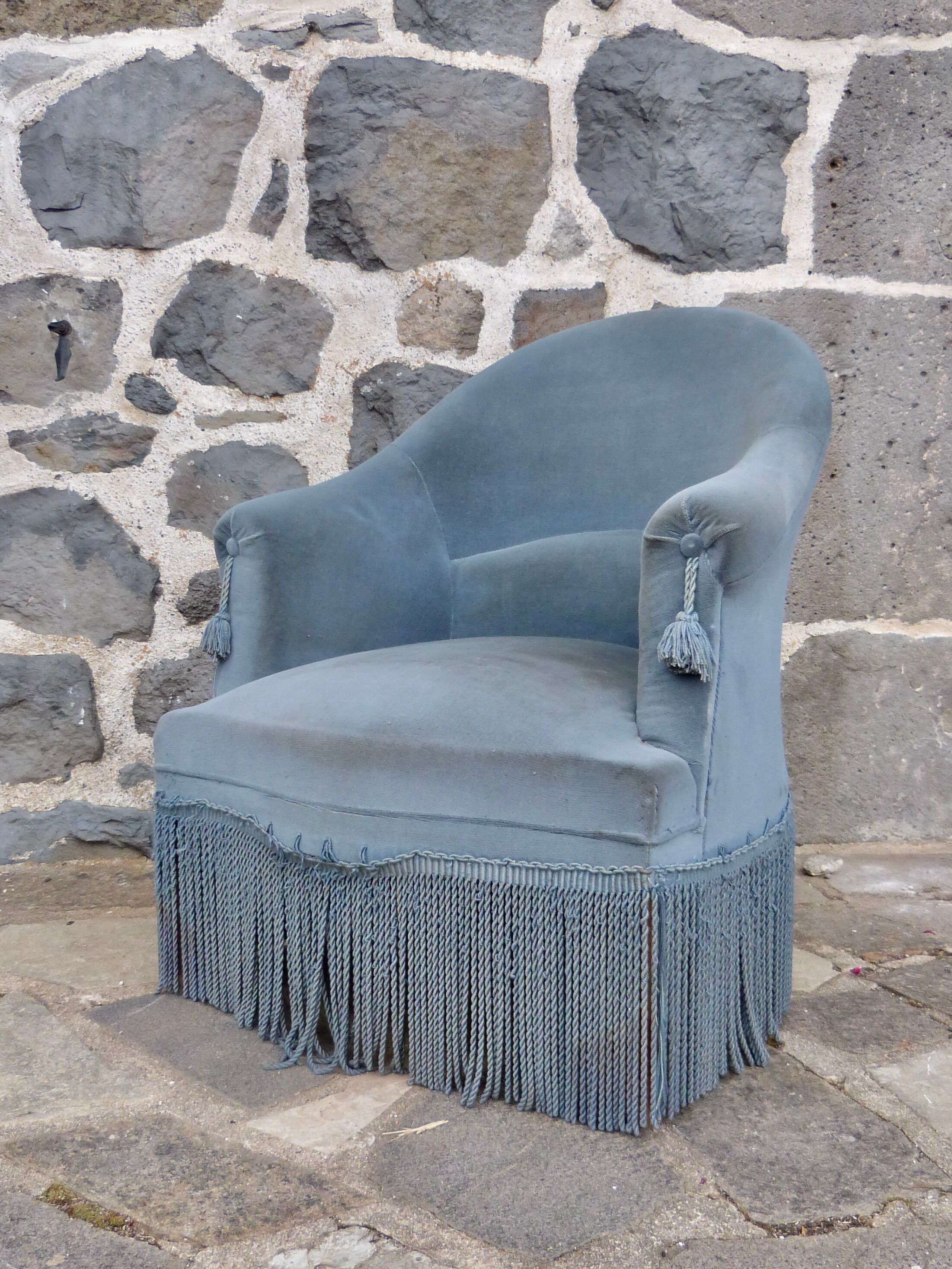 Blue velvet toad armchair