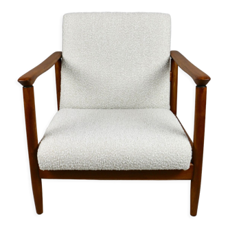 White ivory boucle gfm-142 chair, 1970s