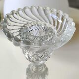 Paire de Bougeoirs flambeaux/Verrerie de Portieux, verre moulé. Motifs croisillons, forme corolle