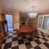 Oval table in lacquered cherry wood with 2 extensions and 6 matching chairs