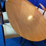 Italian oval dining table from the 60s