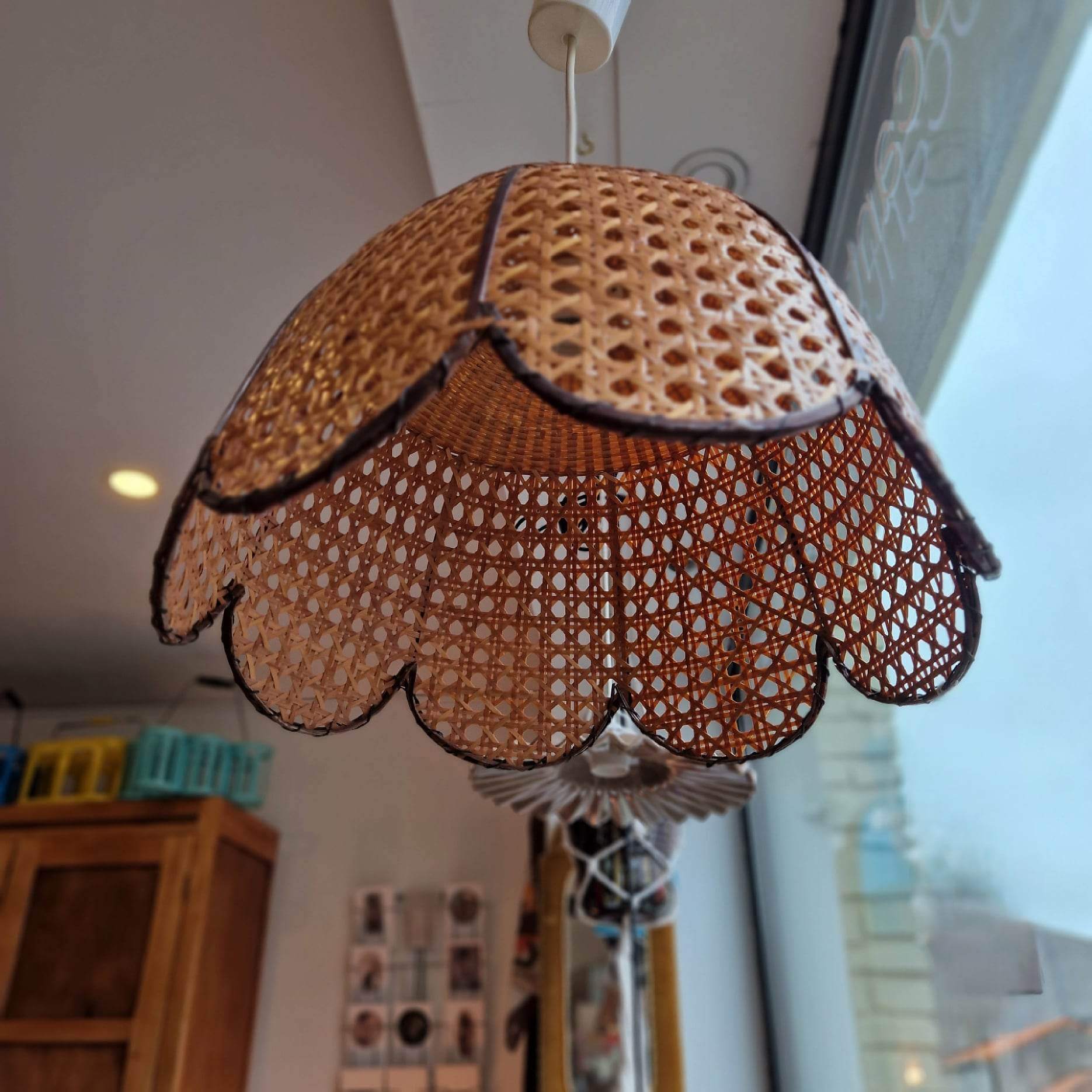 Flower suspension in rattan and wicker