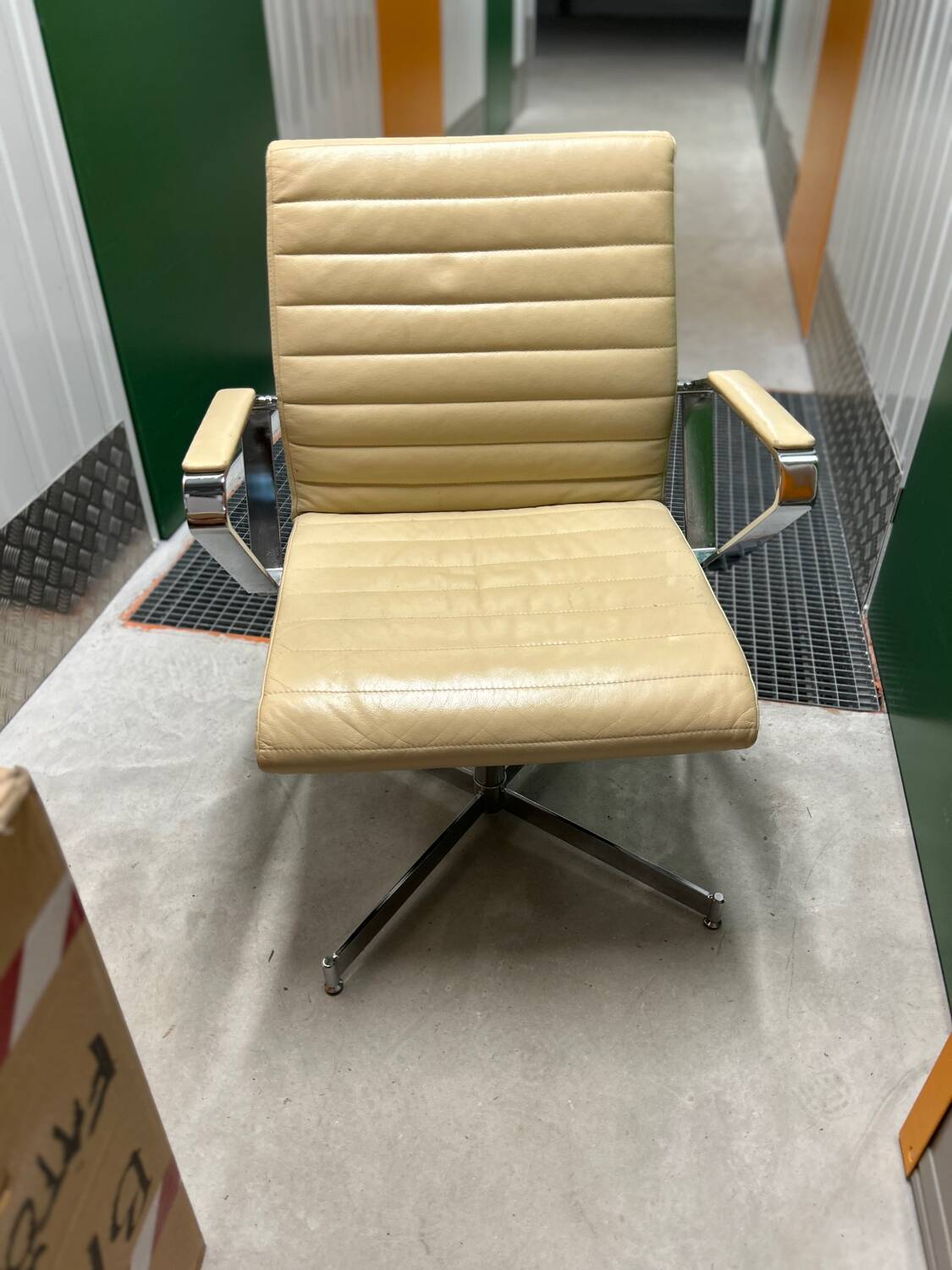 Chaise de bureau tournante en cuir