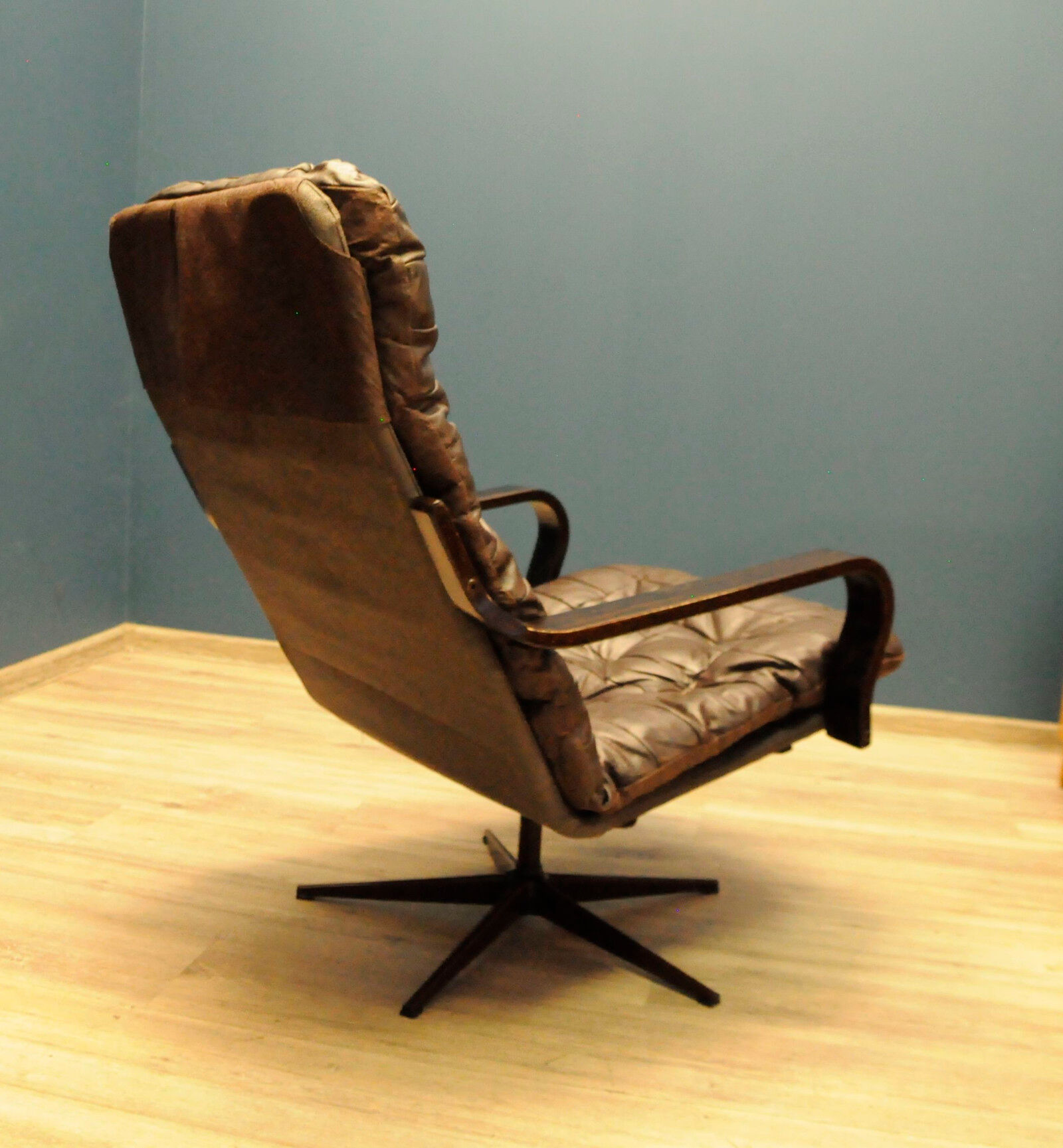 Scandinavian leather armchair Bruno Mathsson