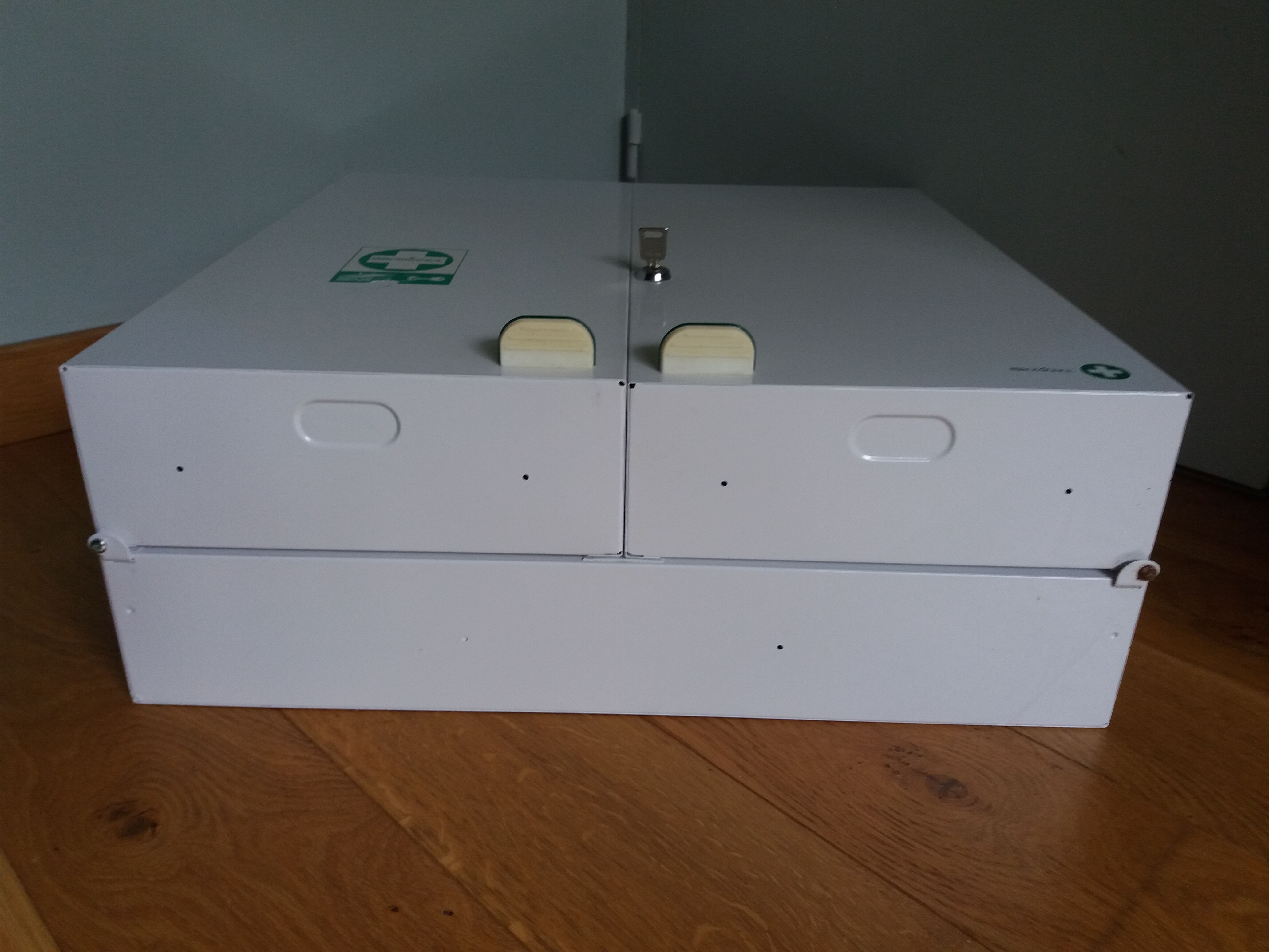 Rossignol medicine cabinet