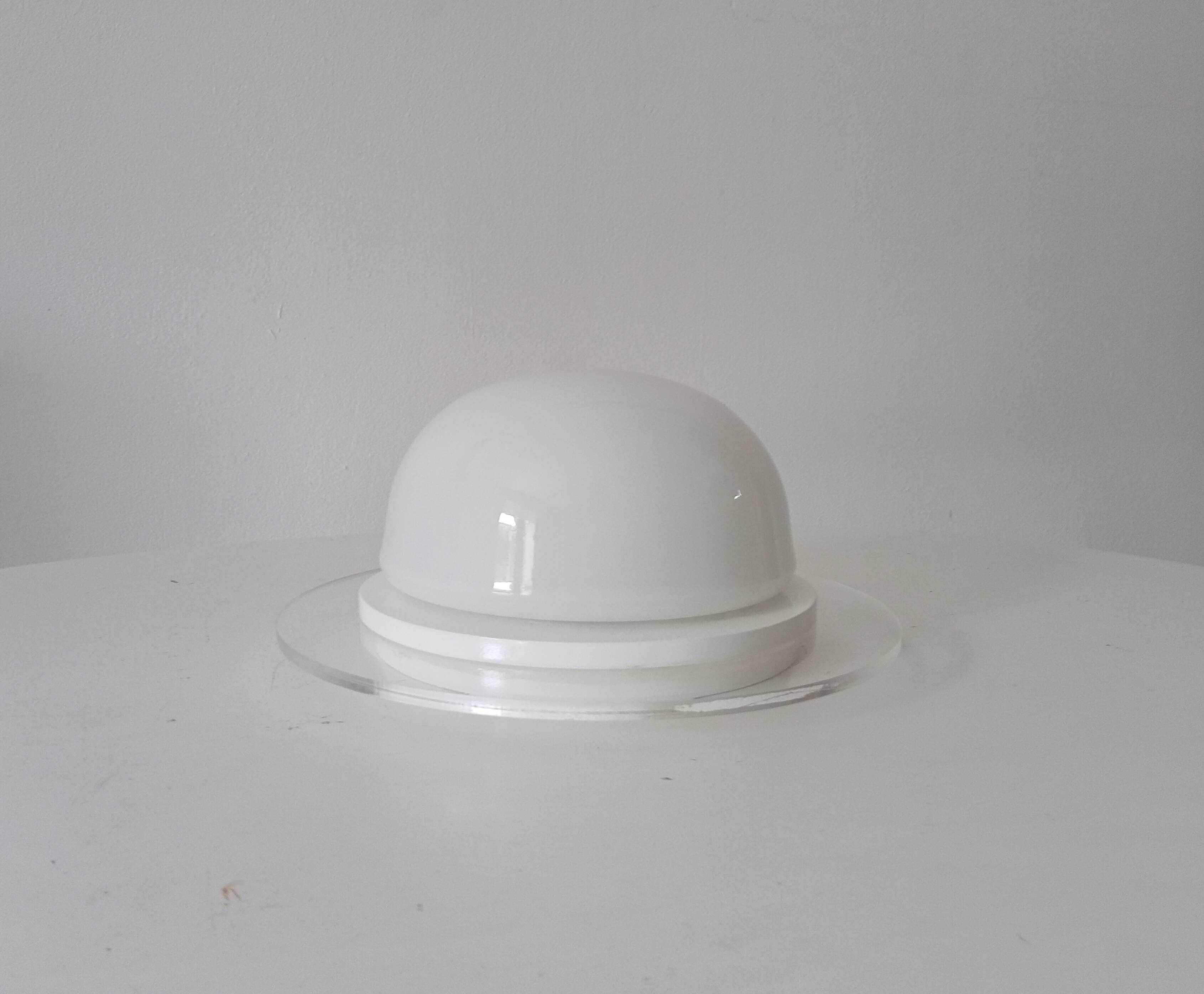 Vintage wall lamp in opaline and lucite