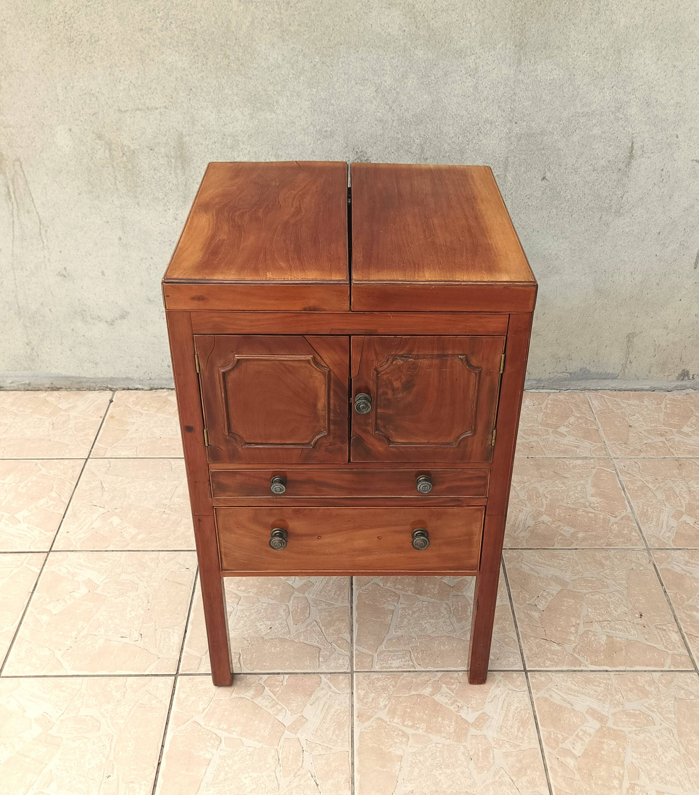 Meuble de barbier ou bar anglais en acajou
