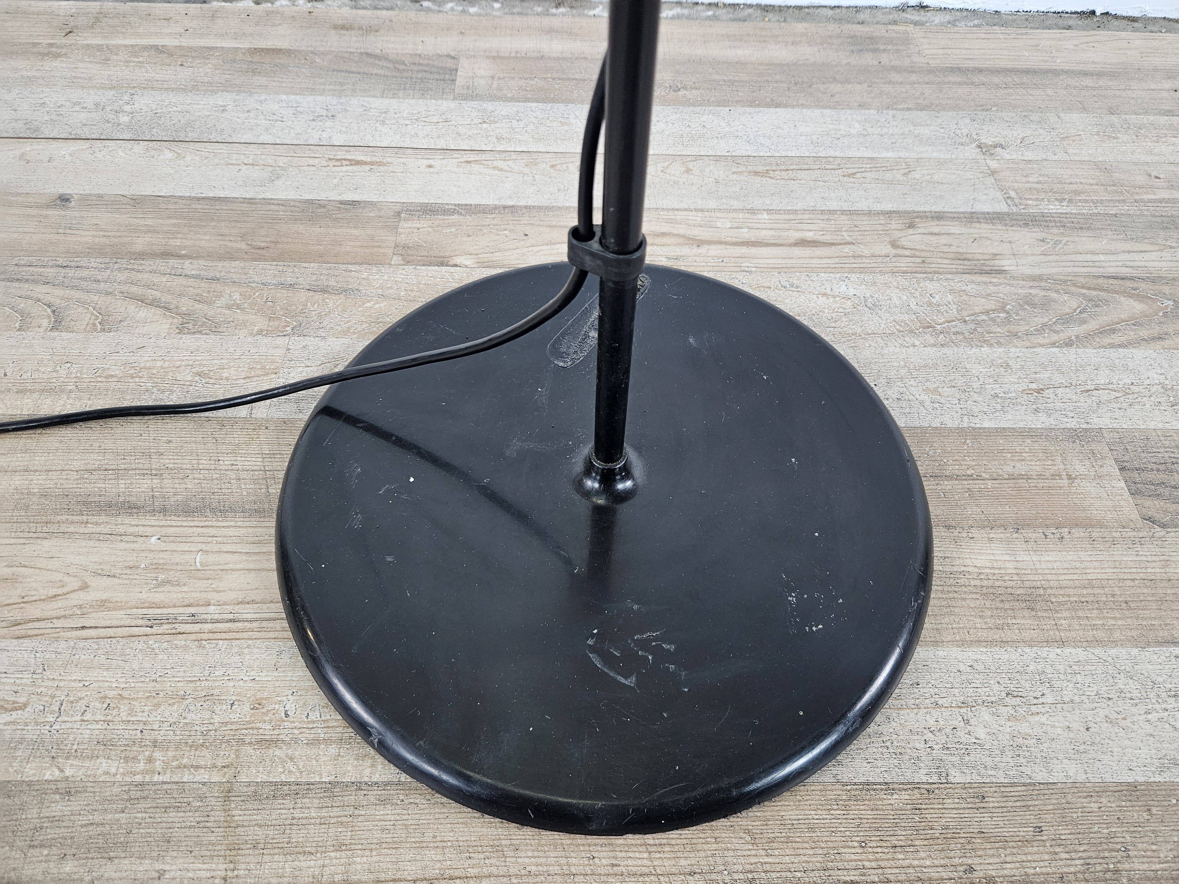 Lampadaire Aton conçu par Ernesto Gismondi en 1980 pour Artemide