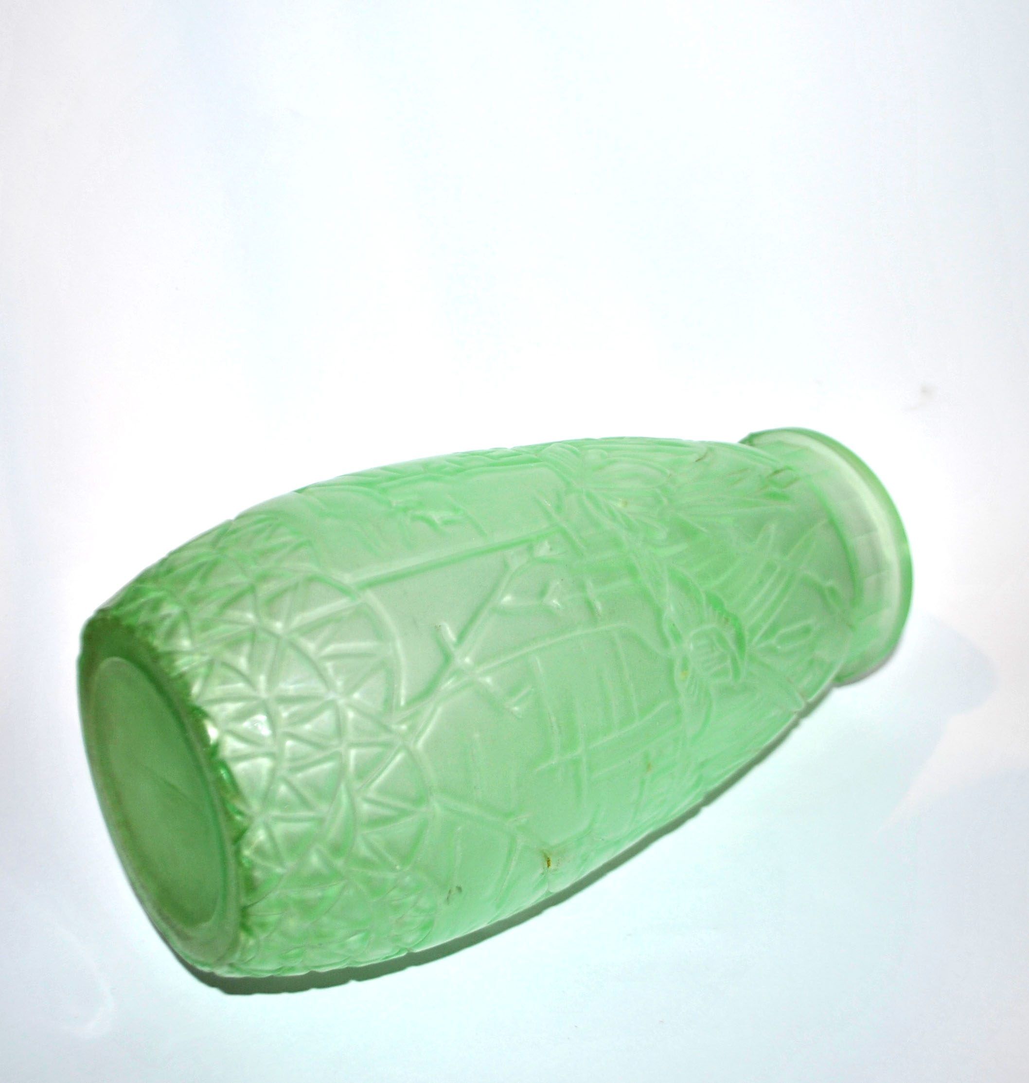 Large art deco vase in uranium-bearing dichroic green glass