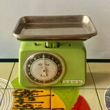 Stube vintage household scale in green enameled metal - Force 10