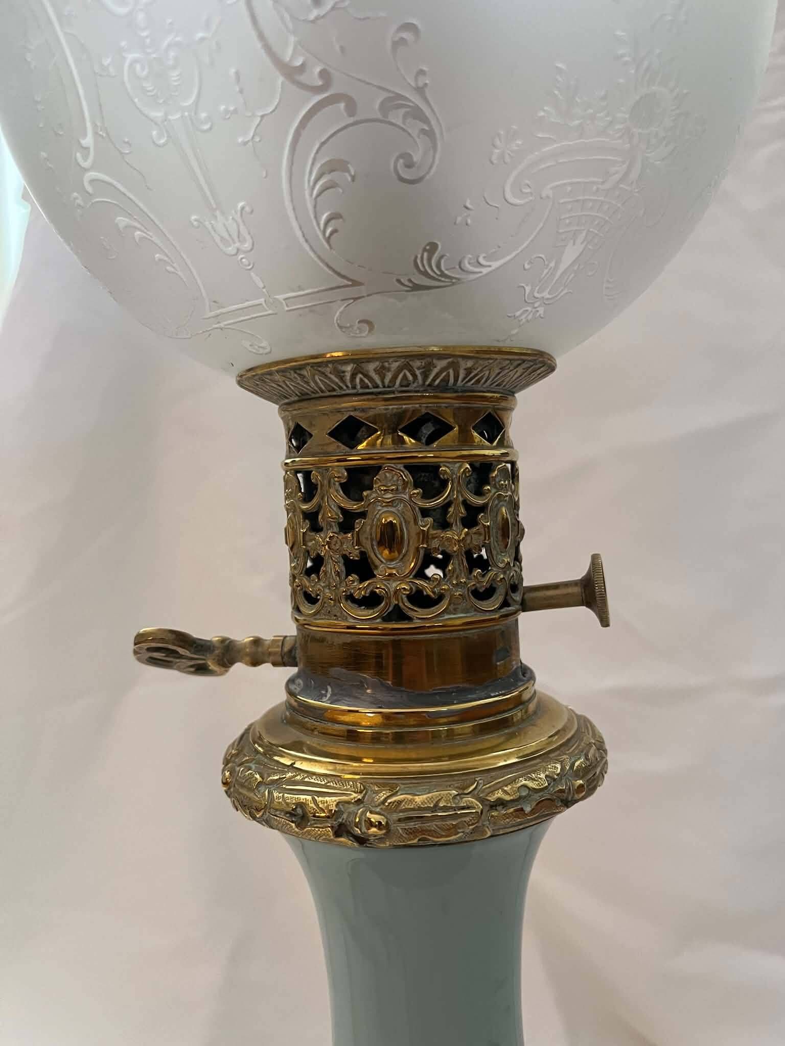 Oil lamp in celadon and bronze with its original glass globe, 19th century.