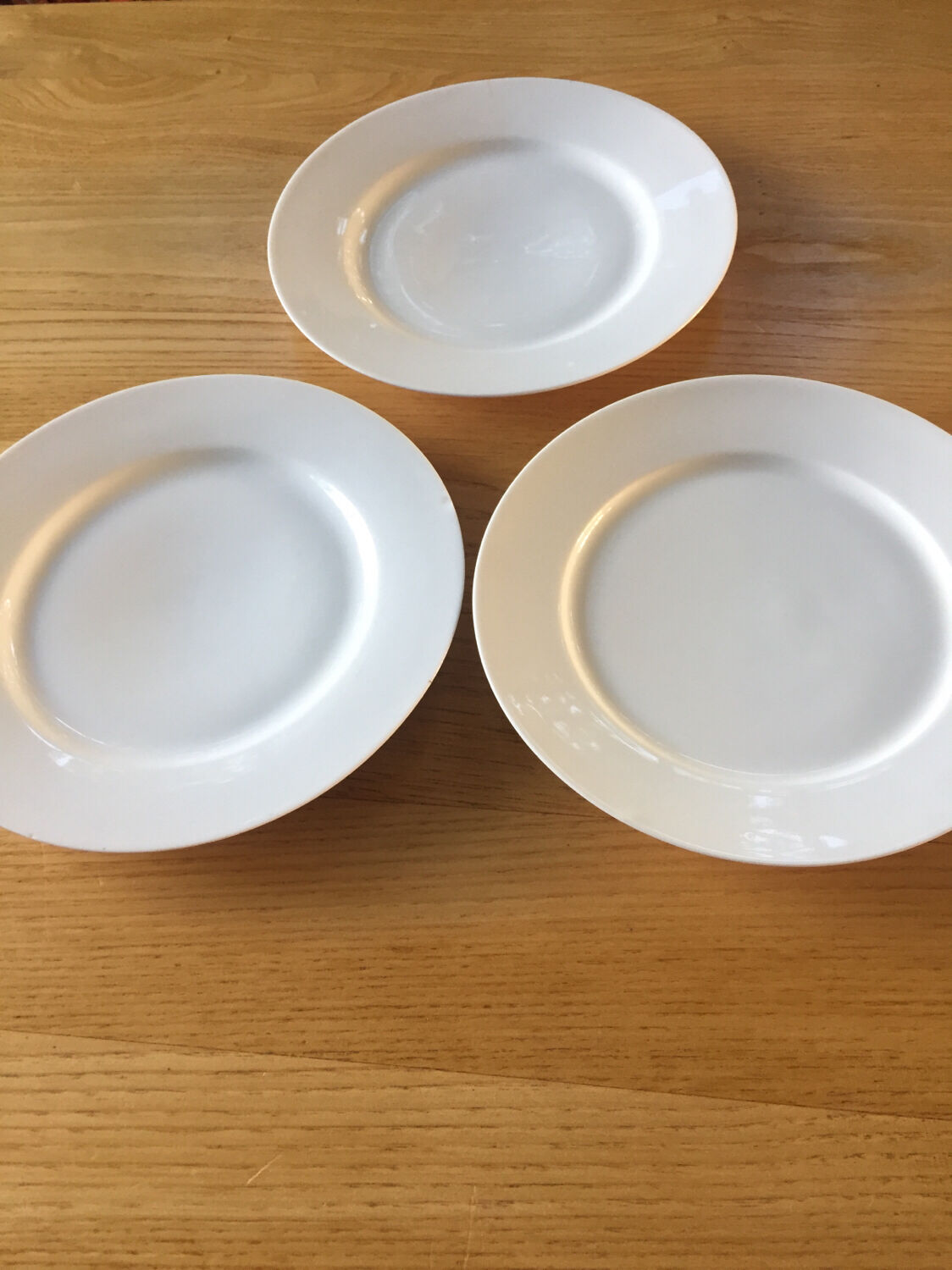 3 flat plates in white earthenware