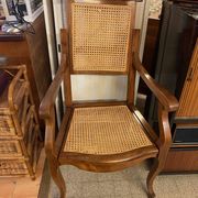 Fauteuil de barbier style Louis Philippe en hêtre assise et dossier en cannage