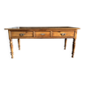 Table / bureau de style Louis Philippe à 3 tiroirs en cerisier massif et piétement tourné