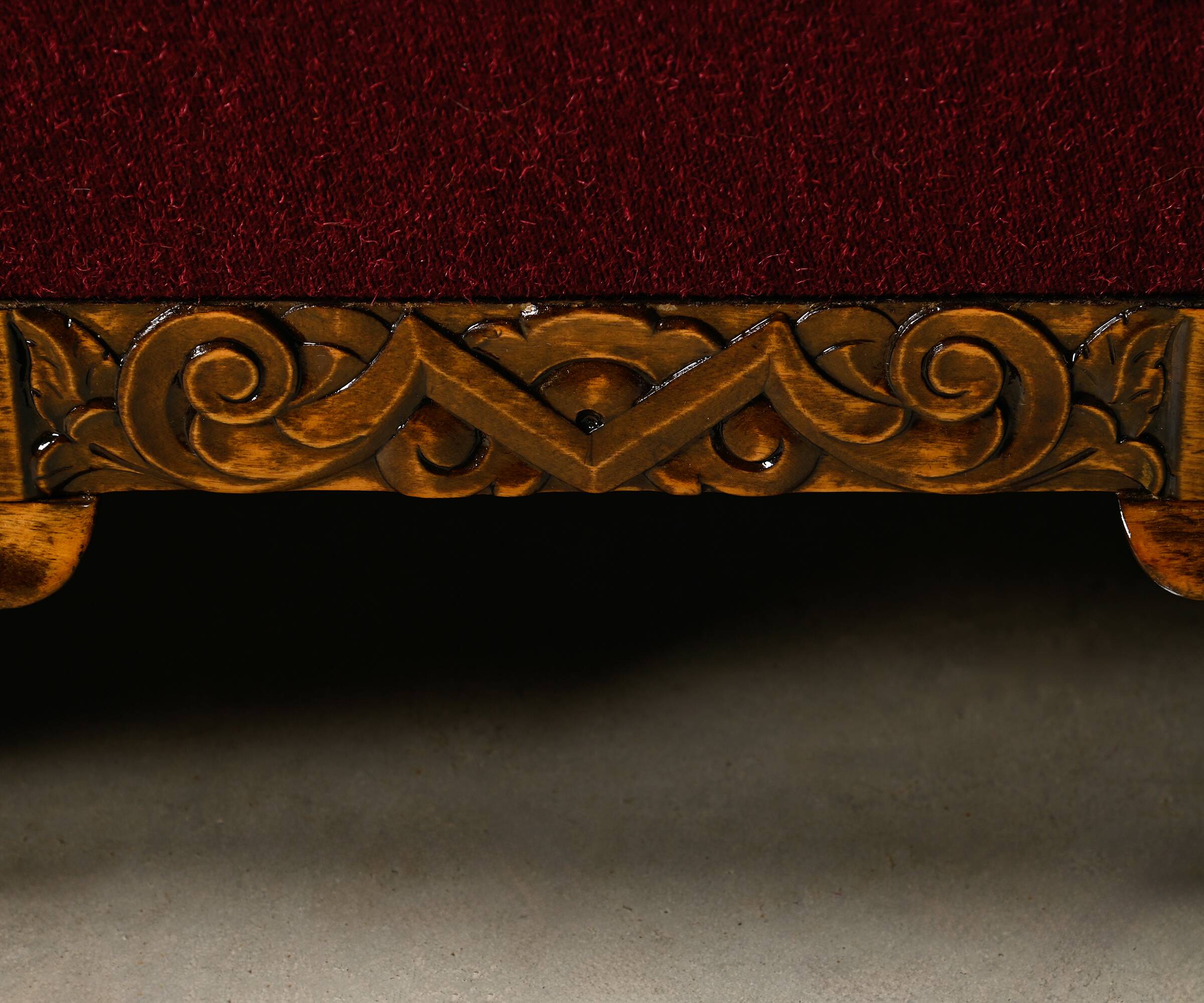 Paire de fauteuils Art déco d'ébéniste danois, revêtus de tissu de laine bordeaux