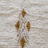 Large Moroccan rug made of natural wool, dimensions 250x150 cm, handmade.