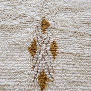Large Moroccan rug made of natural wool, dimensions 250x150 cm, handmade.