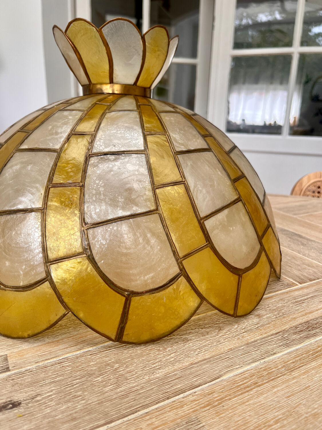 Mother-of-pearl "Sun" pendant