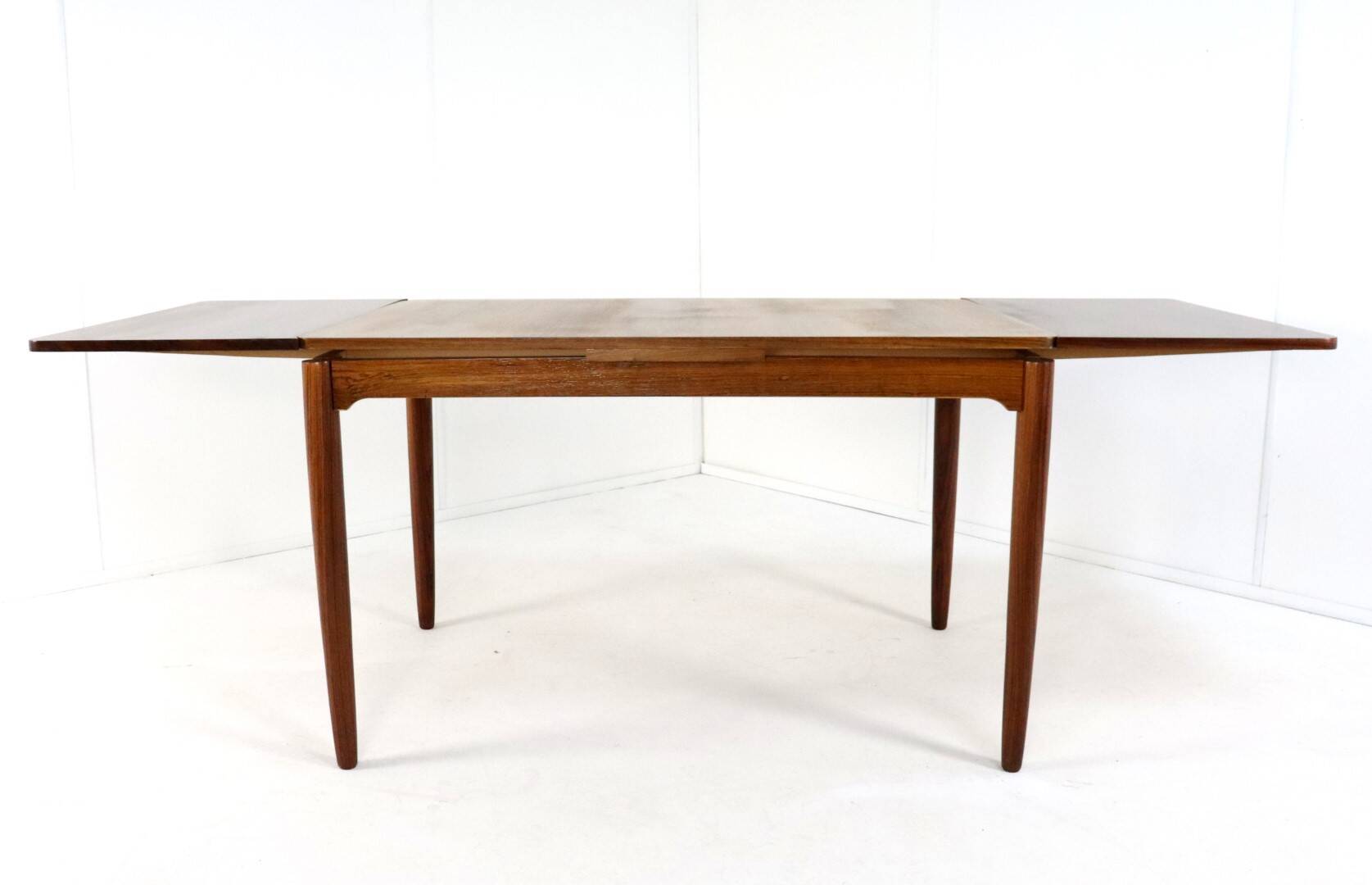 Extendable rectangular dining table in rosewood 'Emmedingen'