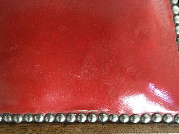 2 chaises vintage en bois et simili cuir rouge