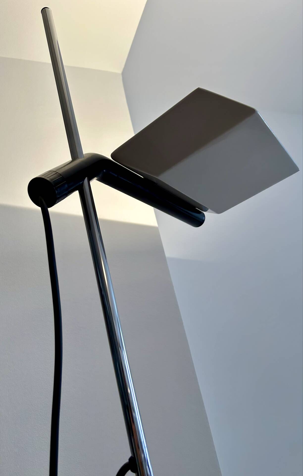Lampadaire Guzzini "Mattonella", base en marbre Mondrago, 1970