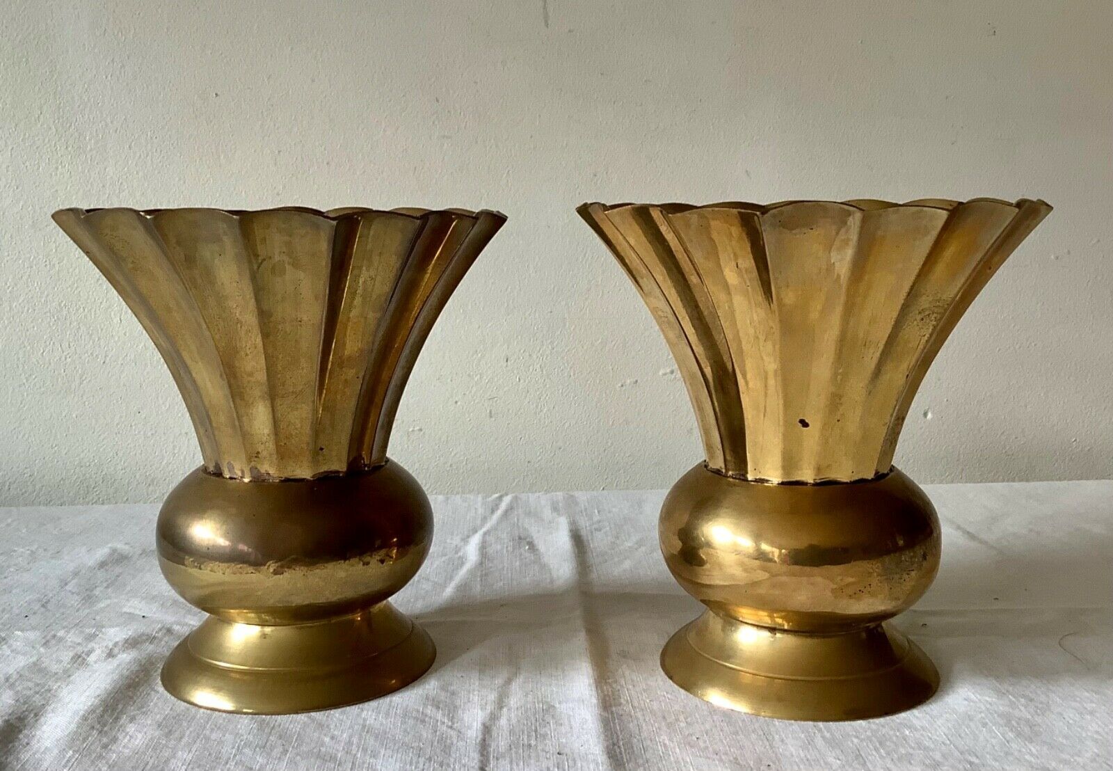Paire de vases en bronze