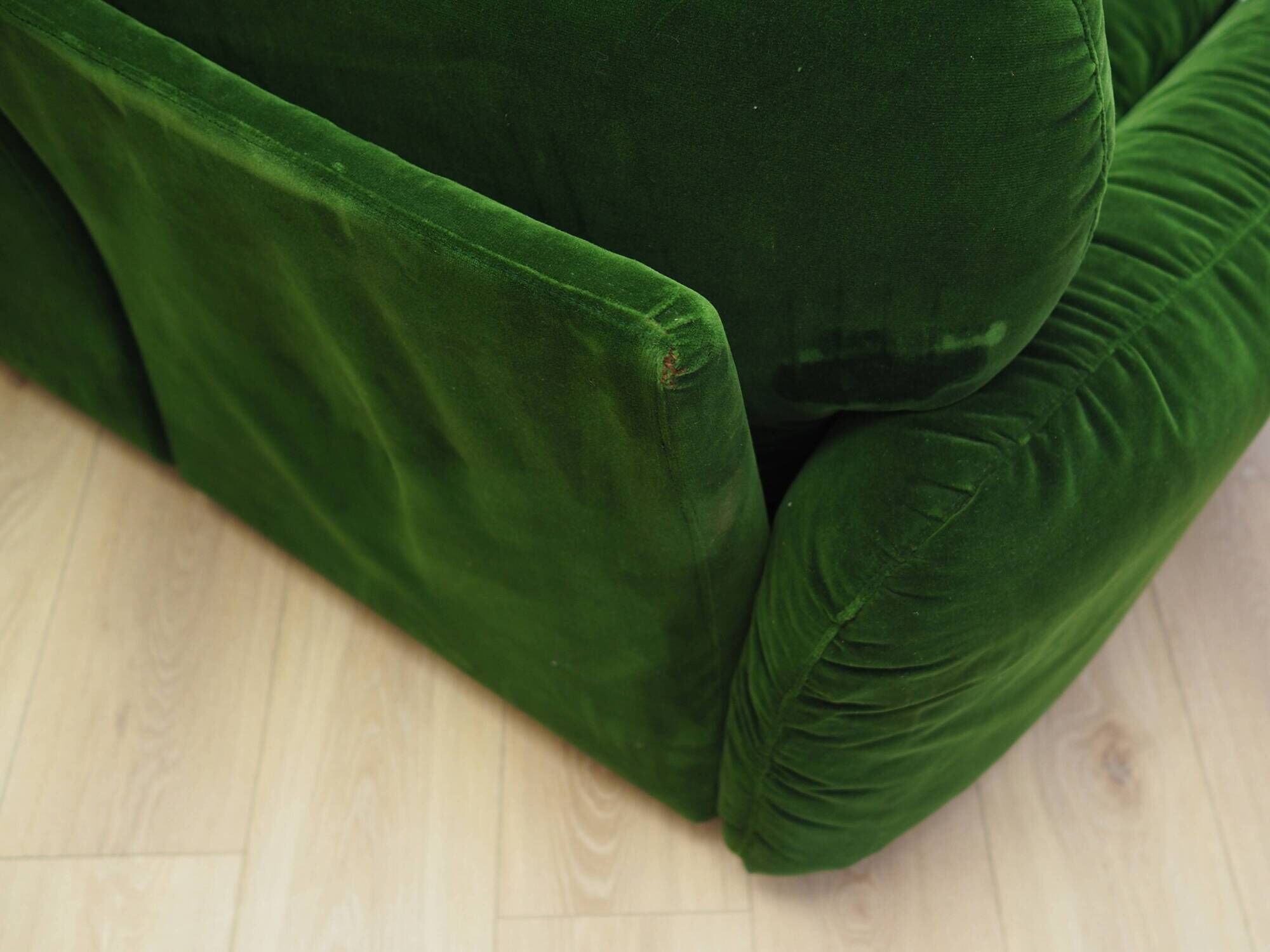 Green velour sofa, Italian design, 1970s, manufacturer: Busnelli, designer