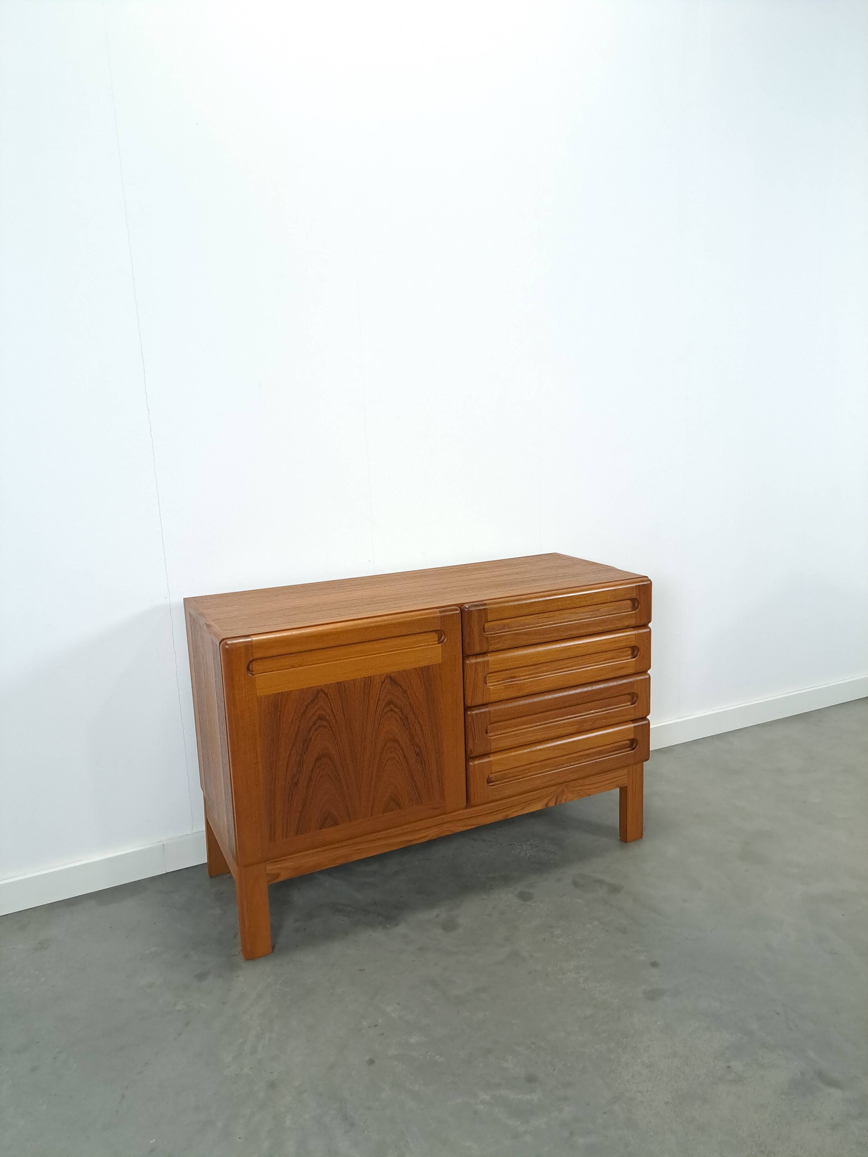 Deens design teak dressoir Dyrlund