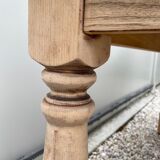Extendable stripped farm table