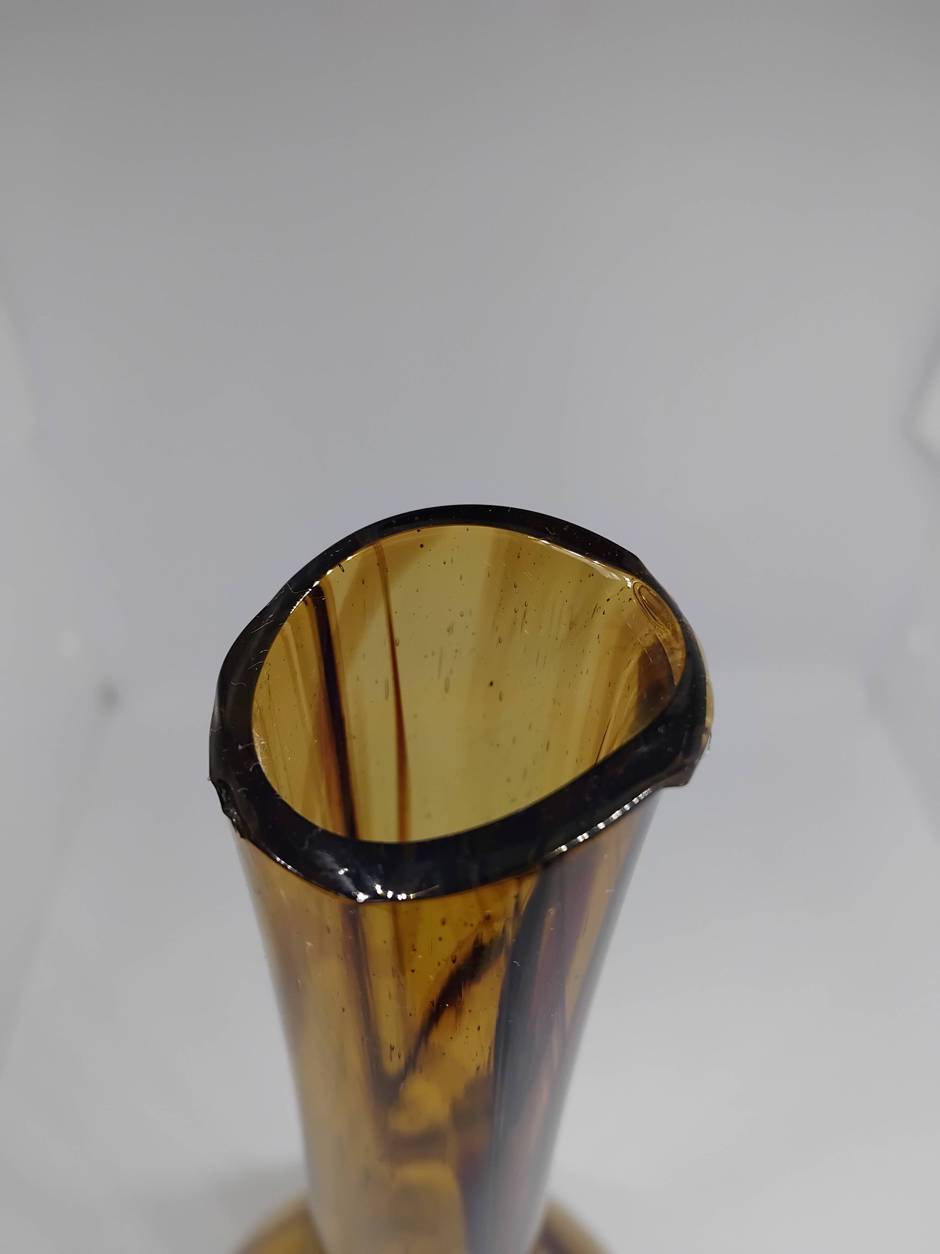 Vase / soliflore Verrerie de Saint-Just. Brown blown glass.
