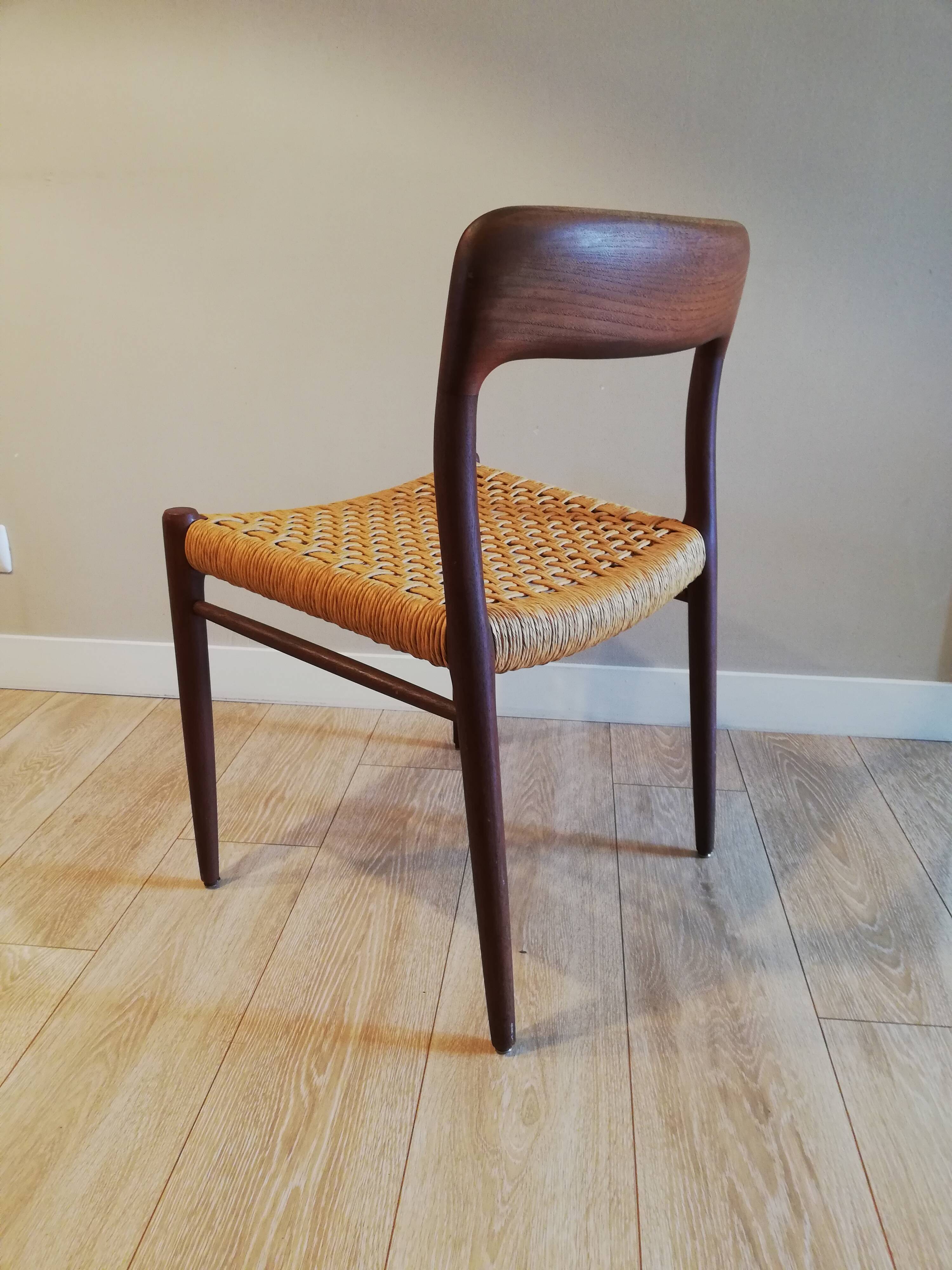Ensemble de 4 chaises scandinaves modèle 75 de Niels Otto Moller