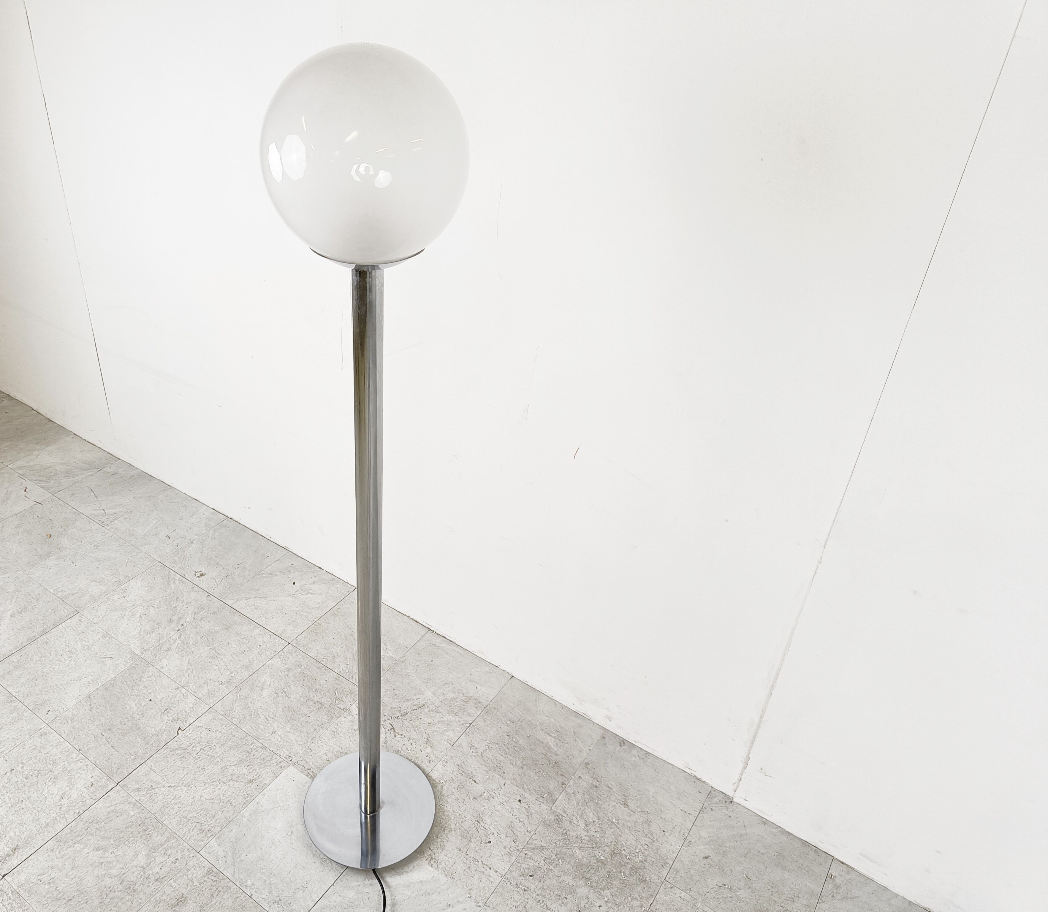 Lampadaire vintage chromé et verre, années 1970