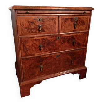 "Bachelor Chest" Commode in Walnut Burl – English Style