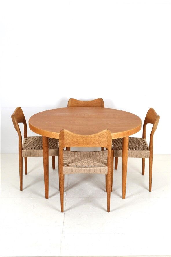 Table à manger ronde restaurée par Villy Schou Andersen / chêne / design danois moderne des années 1960 / 1970