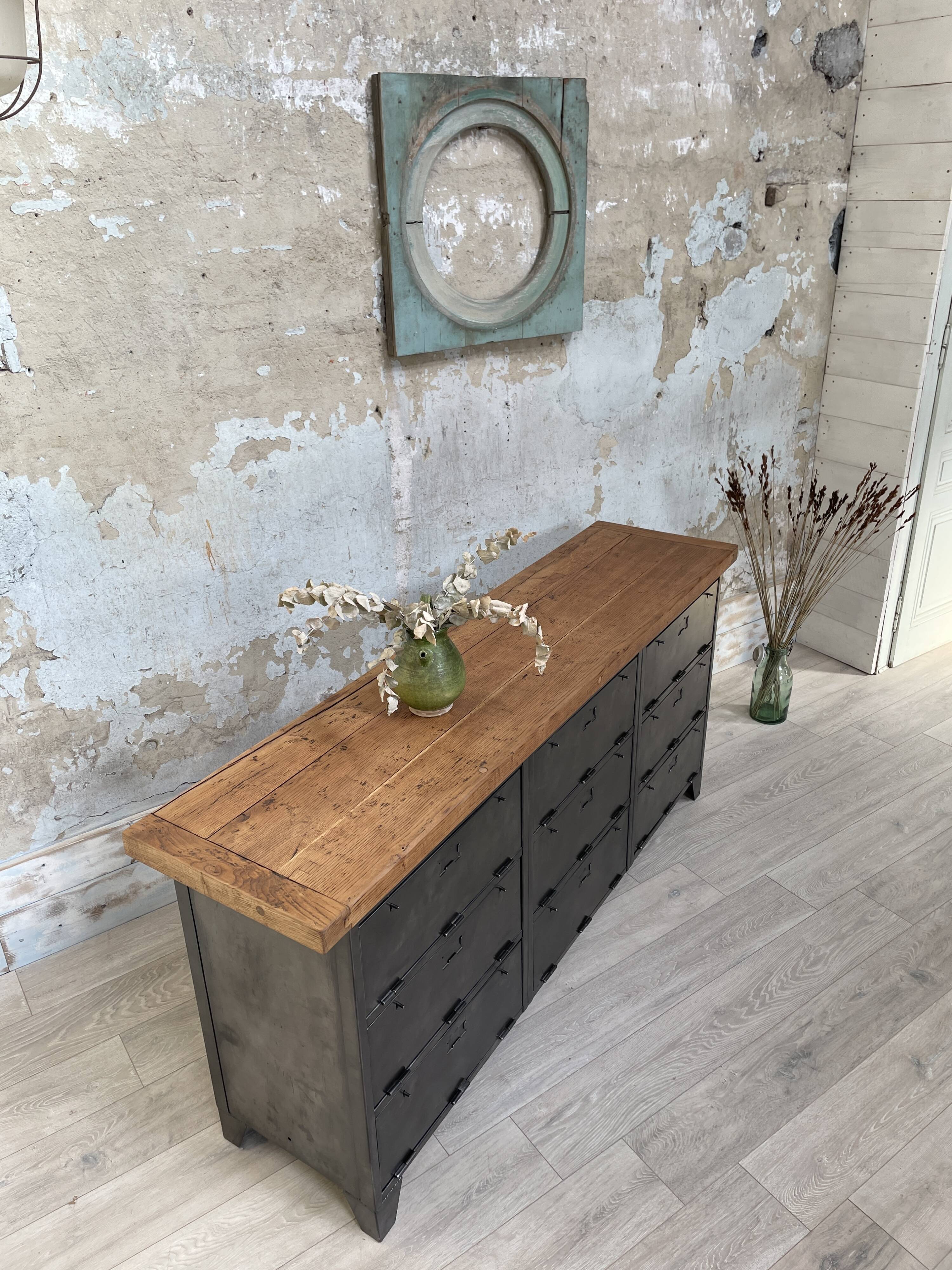 Industrial row in metal and oak.