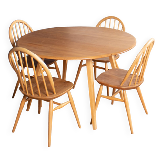 Table de salle à manger ronde Windsor Ercol blonde rétro et quatre chaises de cuisine Windsor modèle 370