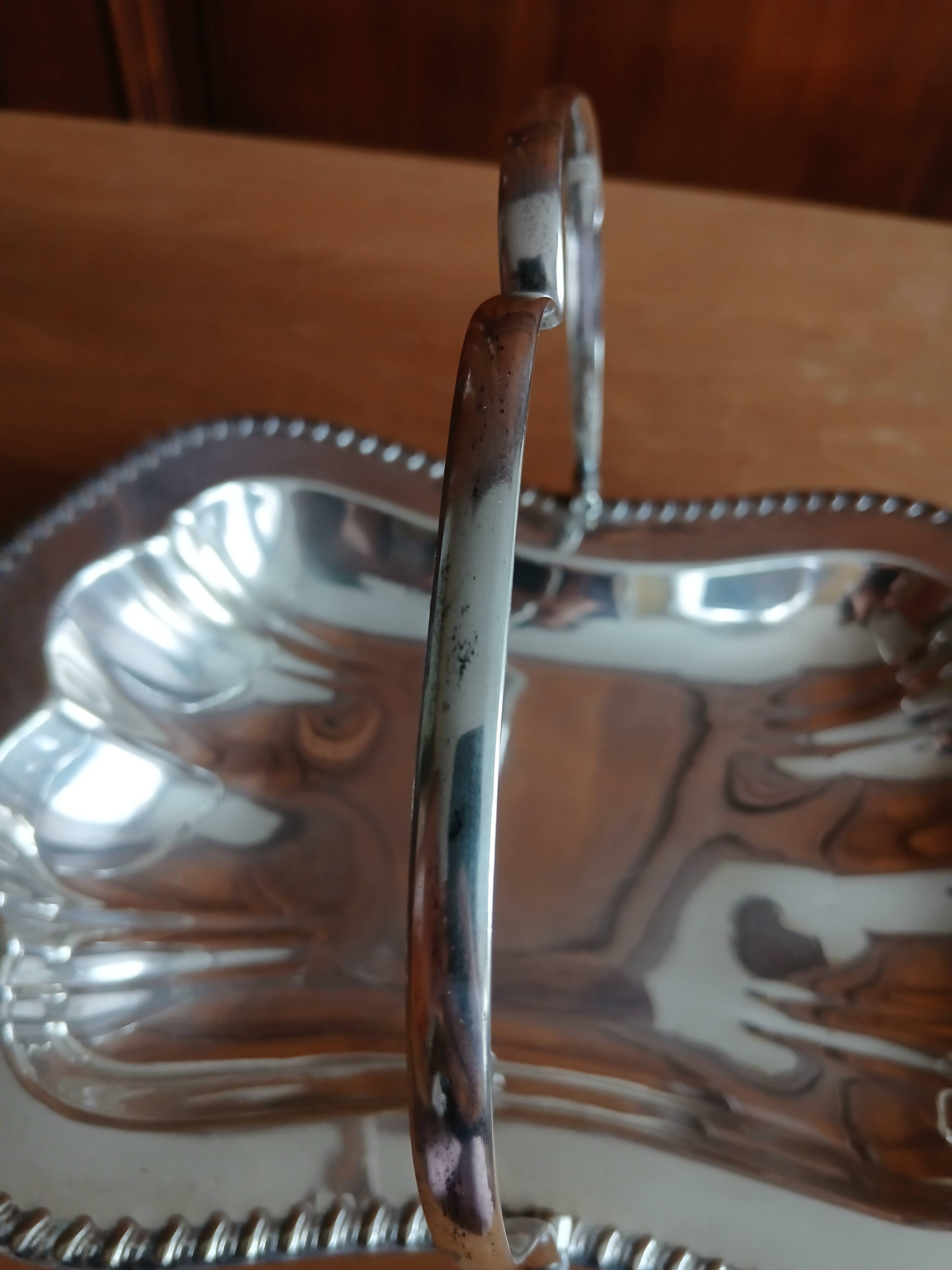 Panier en métal argenté