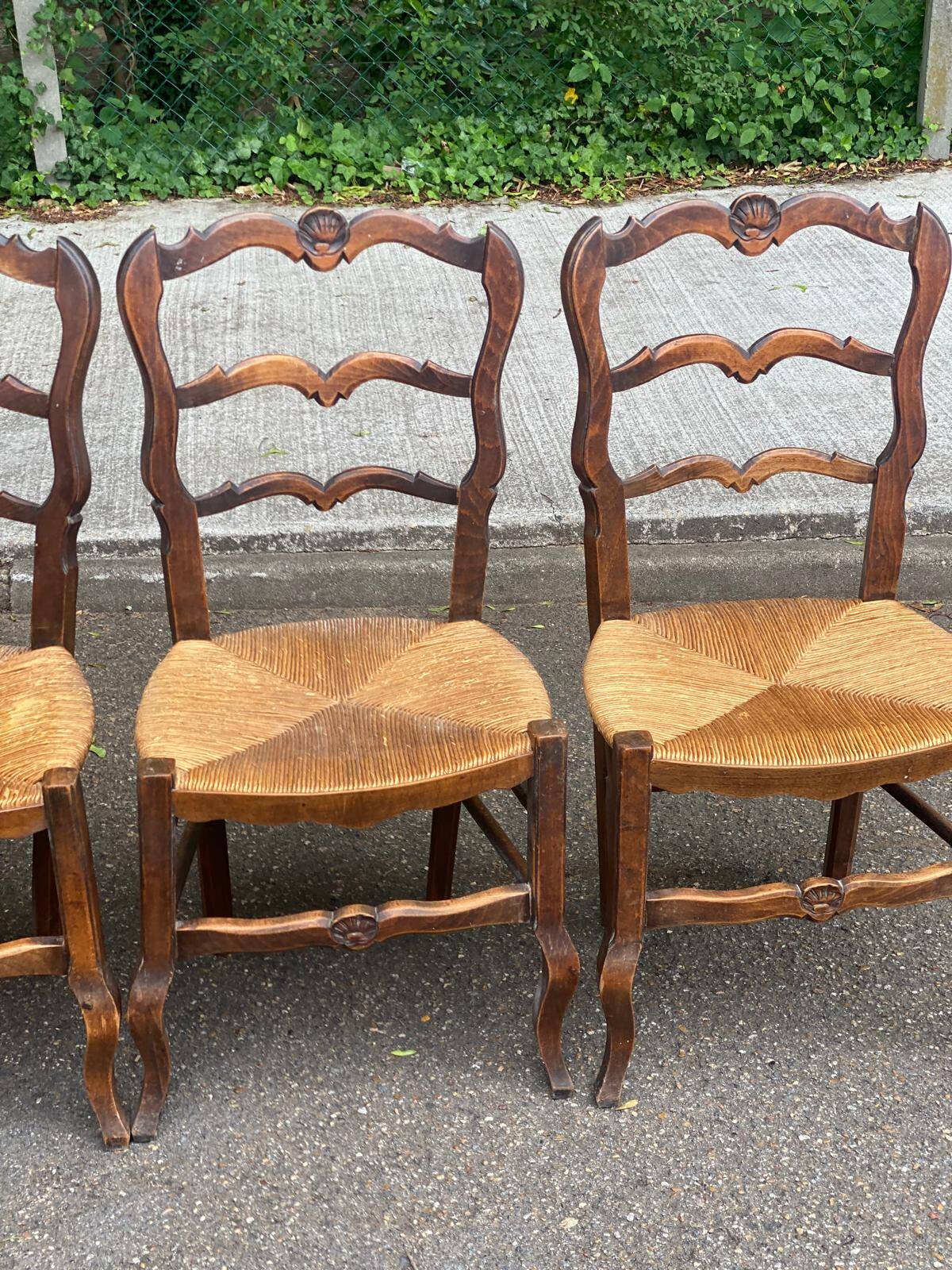 4 Louis XV chairs in solid carved oak with rush seats from the 19th century.