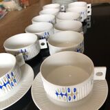 Lot 12 tea cups and saucers