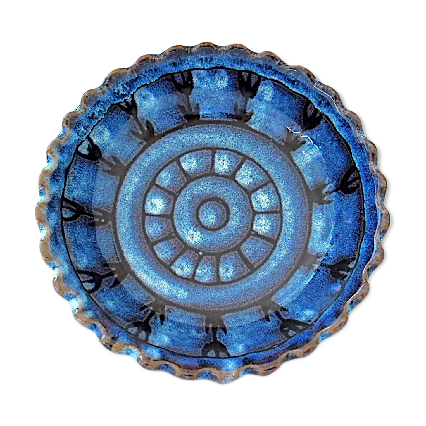 Cut or pocket in polychrome varnished sandstone with a blue and floral decoration