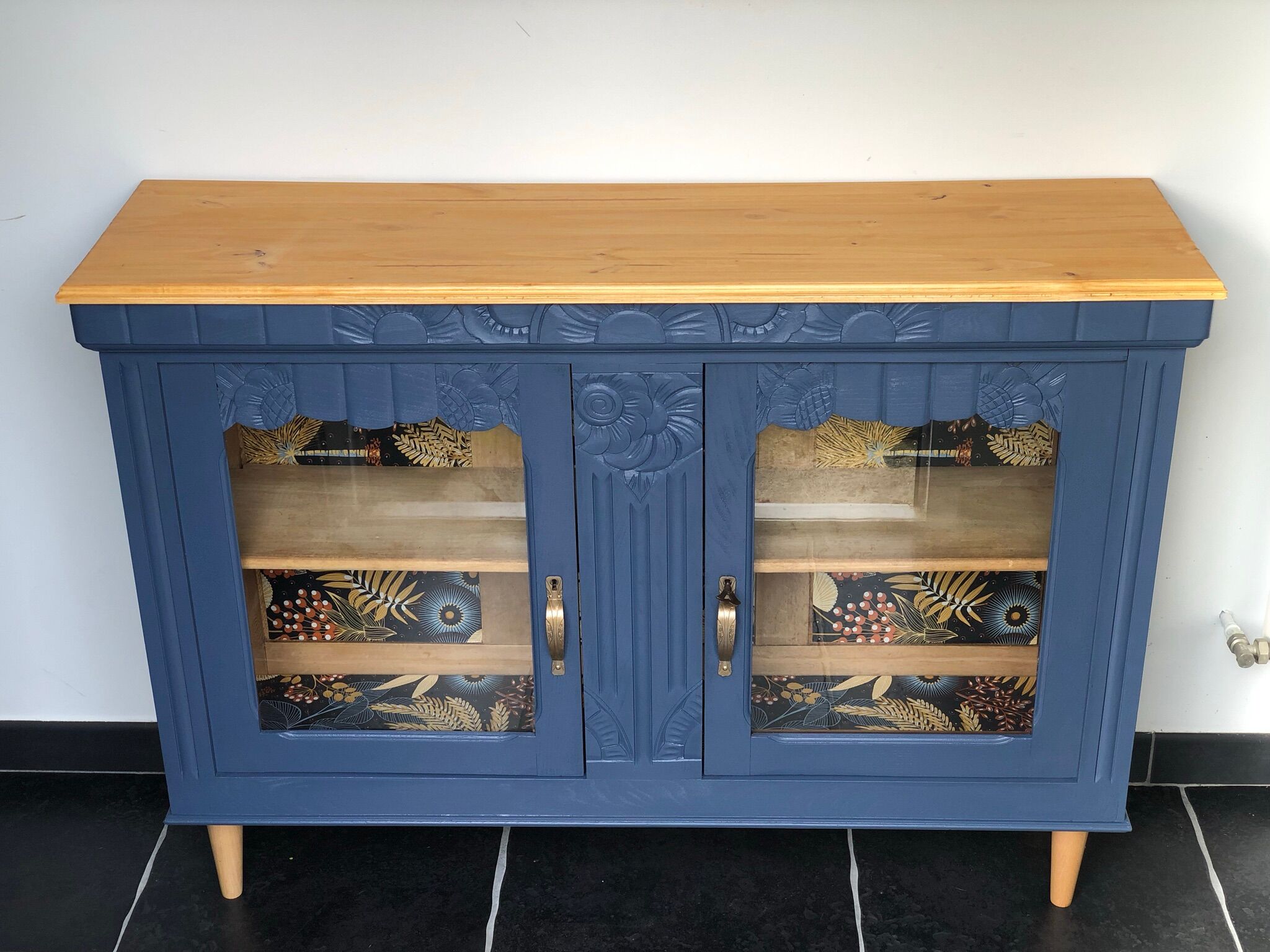 Art Deco window furniture gray blue