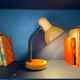 Petite lampe orange de bureau