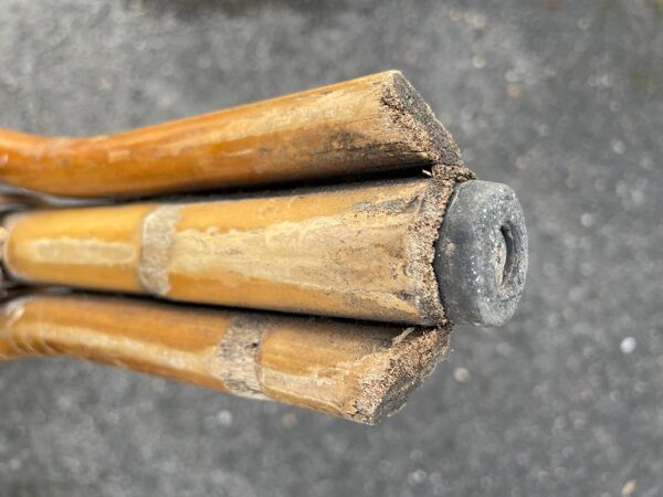 Paire de chaises de bistrot en bambou et tressage bicolore