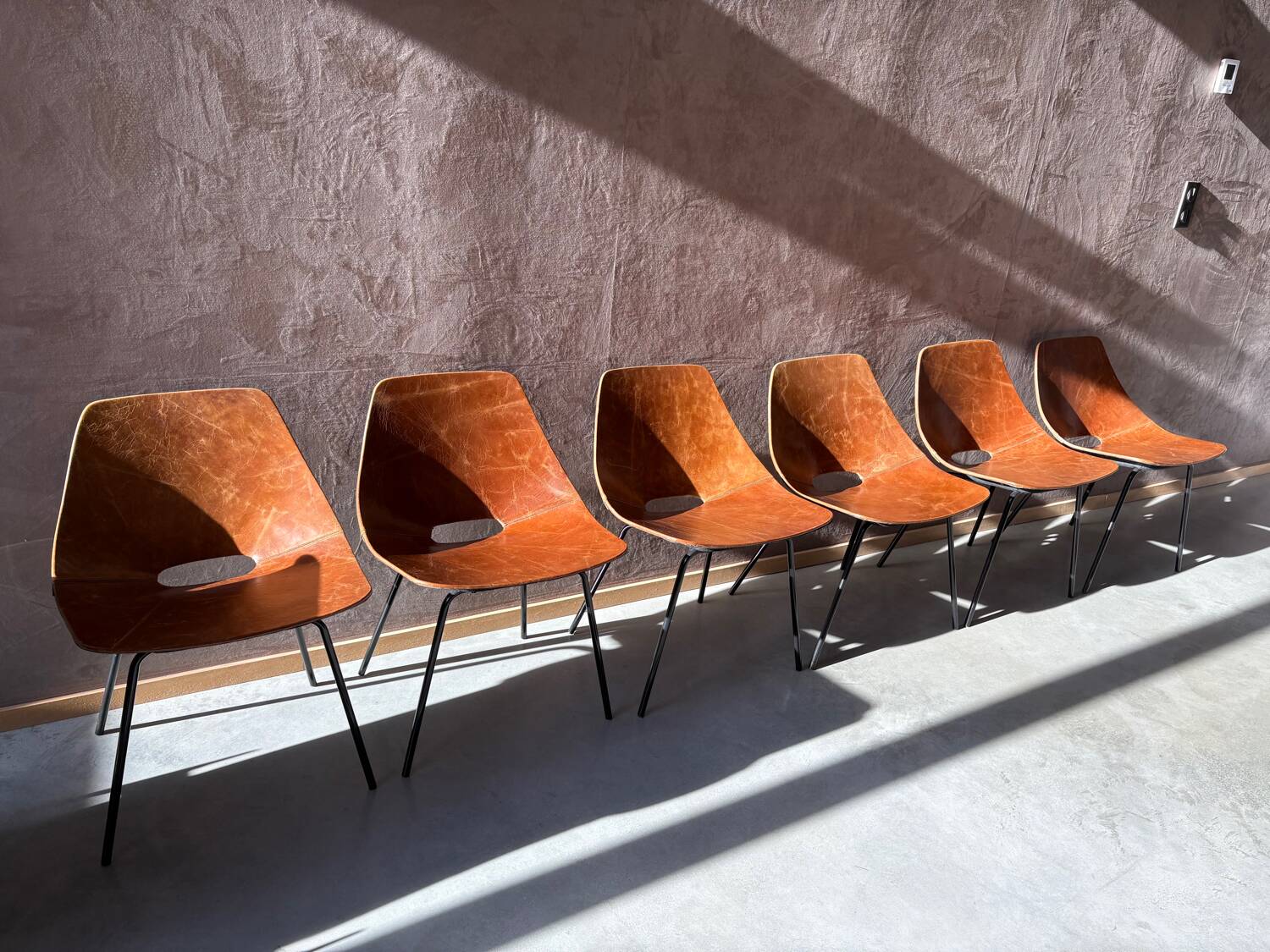 6 chaises « Tonneau » de Pierre Gariche