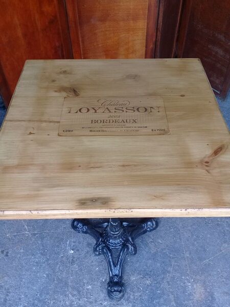 Bistro table feet in iron cast and solid wood tray