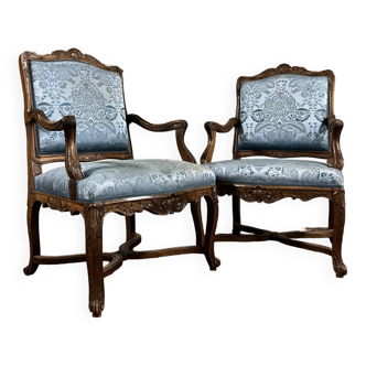 Paire de fauteuils en bois naturel de style régence xix eme siècle